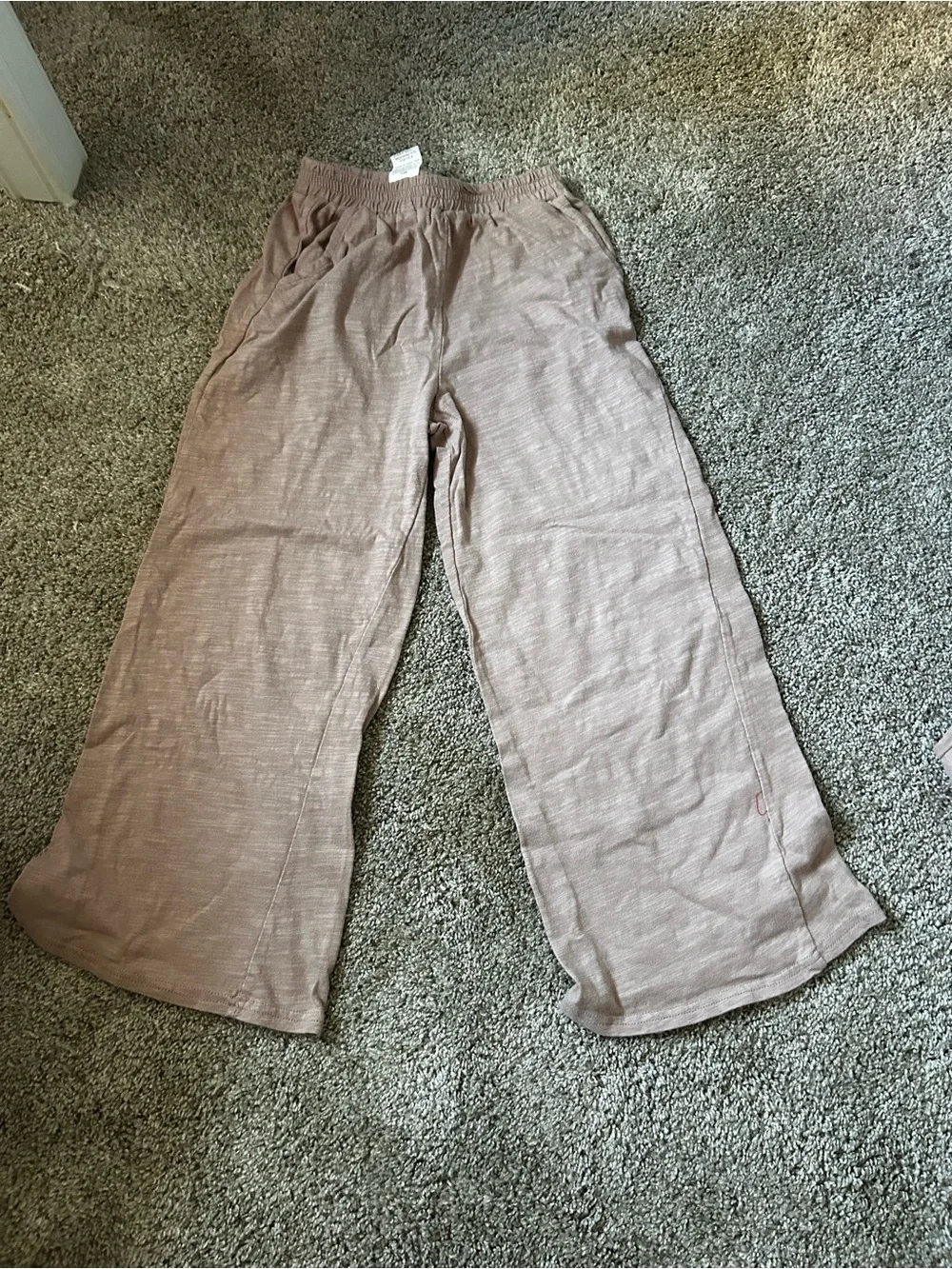 SHEIN Sleeveless Crop Top in Light Mauve